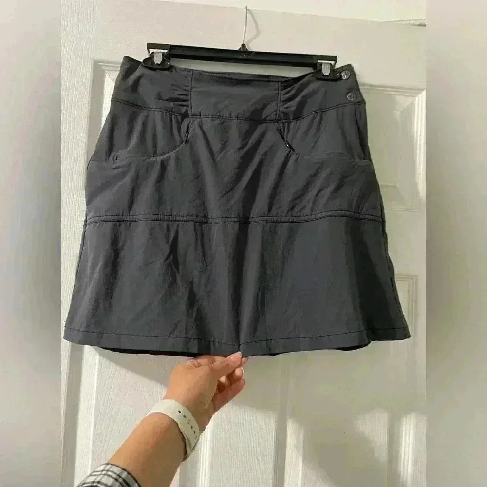 ATHLETA Skirt Skort “Hit The Trail”
(Unsure of Size-Pics W/Measurements A87